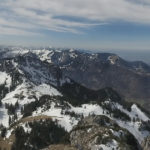 Drohnenaufnahme in einer Berglandschaft